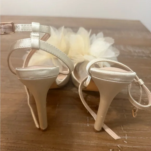 Lulu's Cream Floral Heels - Picture 3 of 8